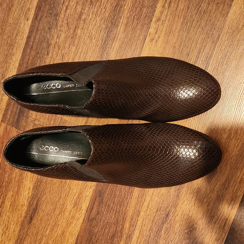 Ecco Brown Leather Textured Women's Heeled Shoes - Picture 2 of 7